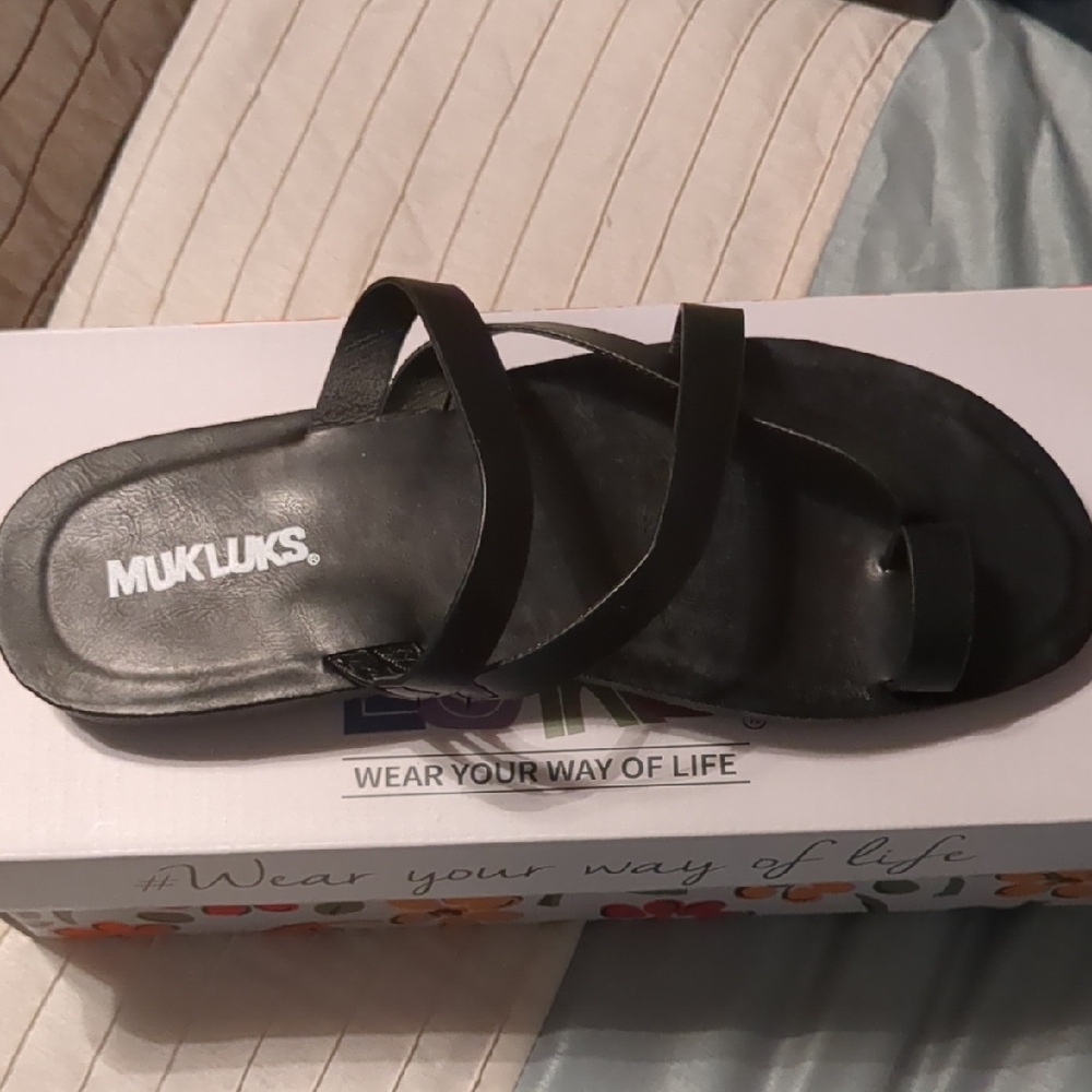 Muk Luks Black Sandals Comfortable and Stylish